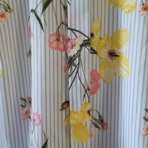 CeCe Floral Blouse - Picture 5 of 6